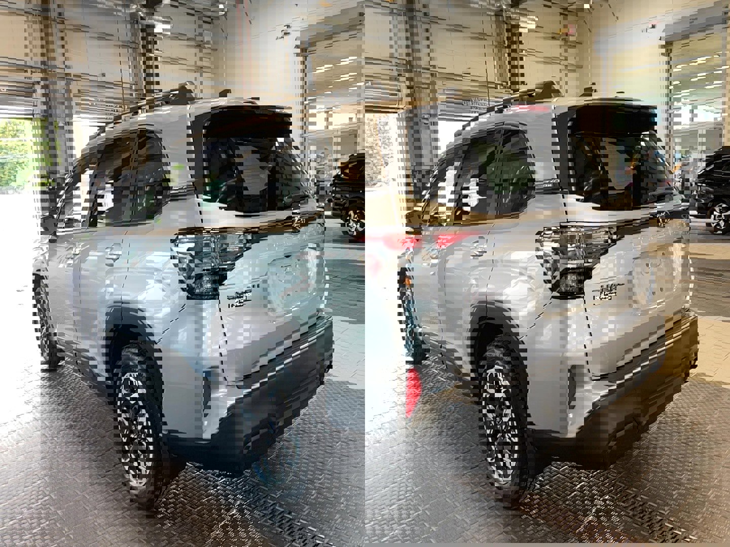 Used 2025 Subaru Forester Premium image 18