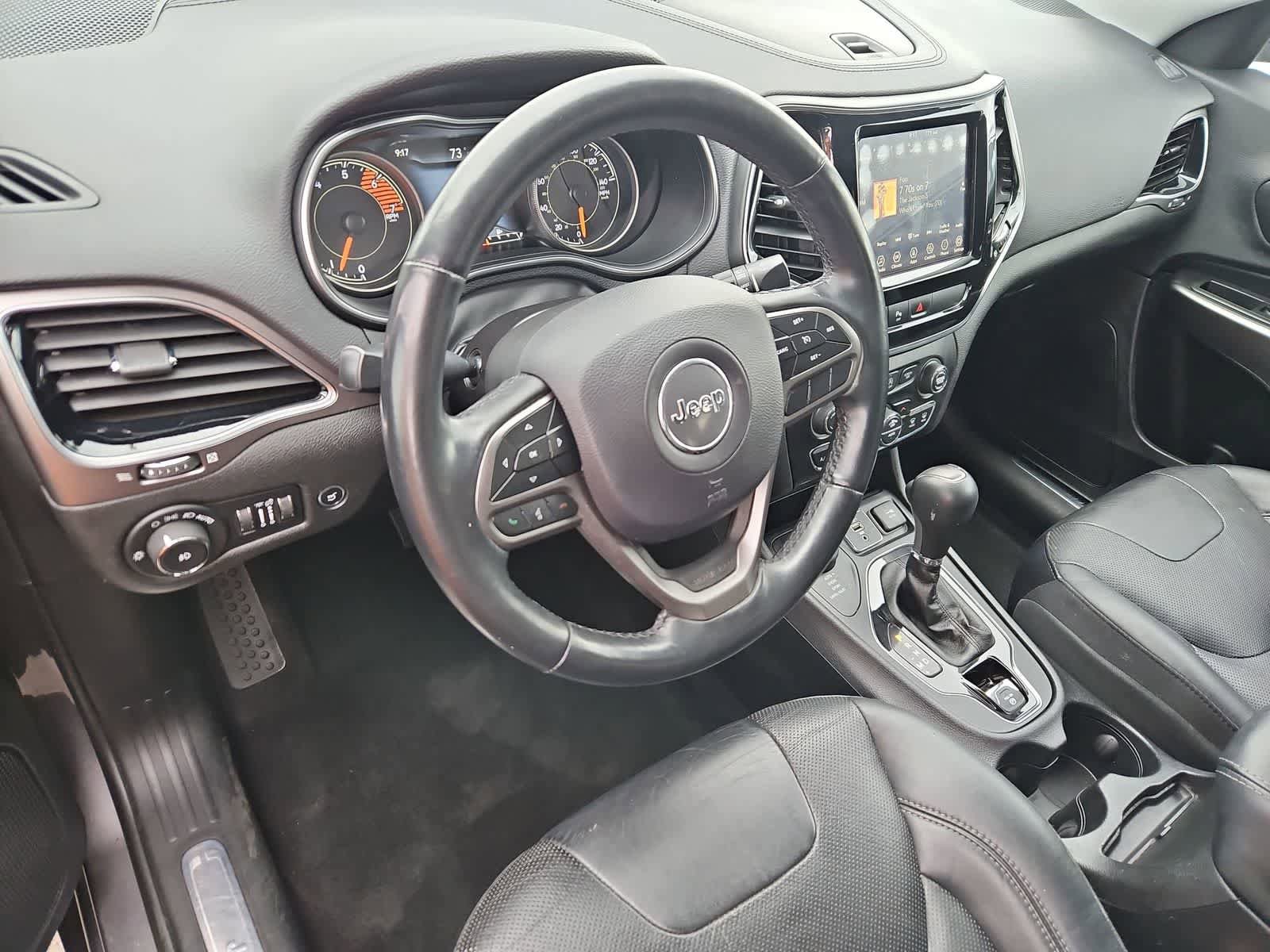 Used 2019 Jeep Cherokee Limited AWD/4WD image 2