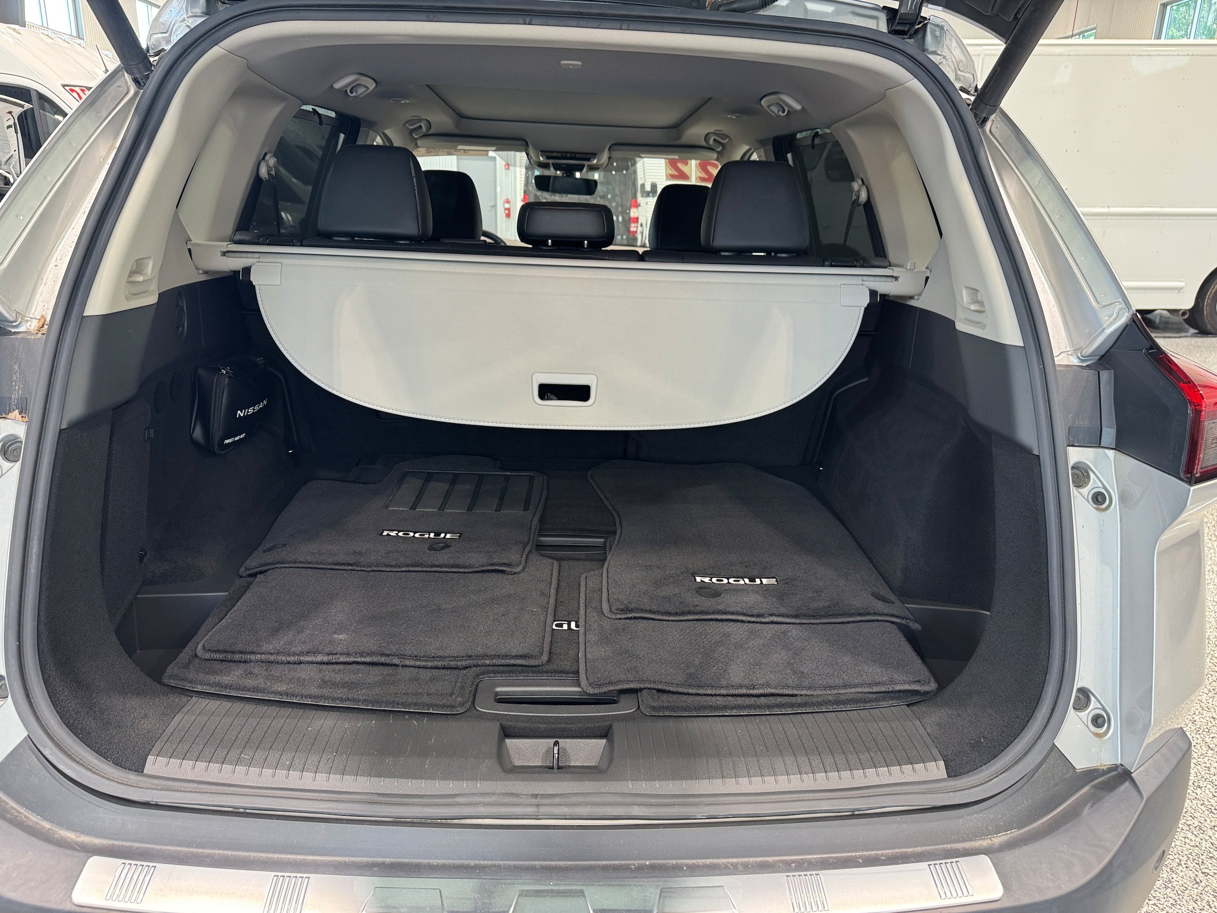 Used 2022 Nissan Rogue SL w/ SL Premium Package AWD/4WD image 9