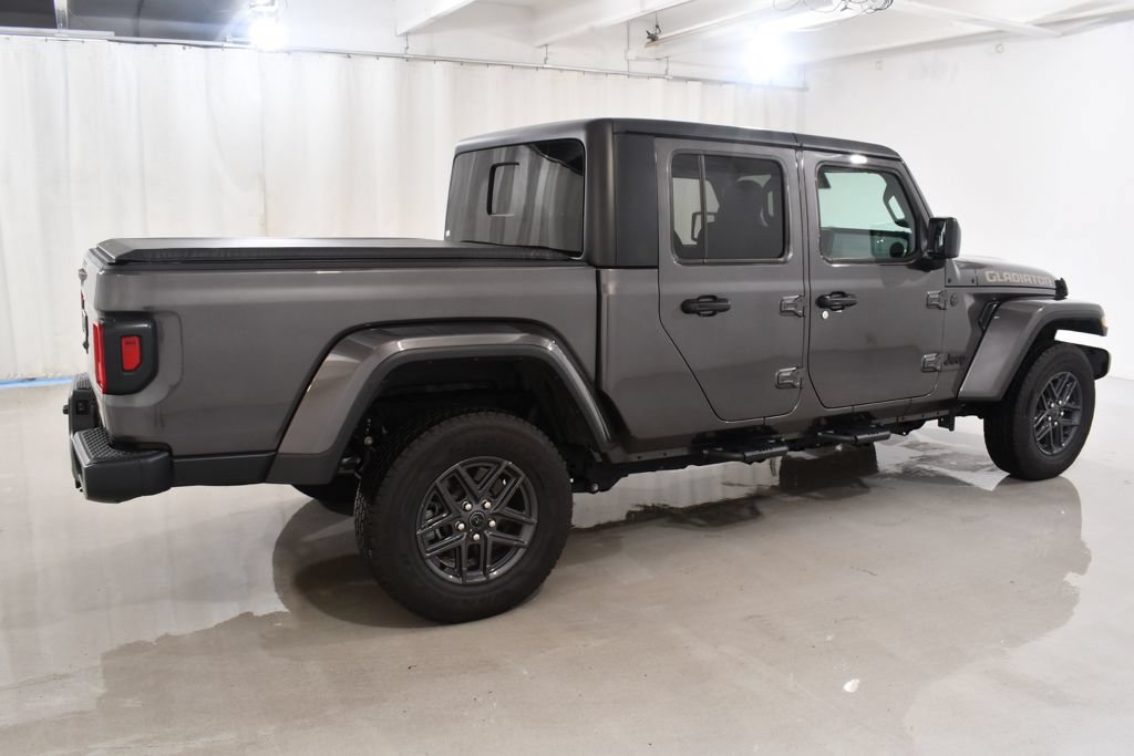 Used 2024 Jeep Gladiator Sport AWD/4WD image 11
