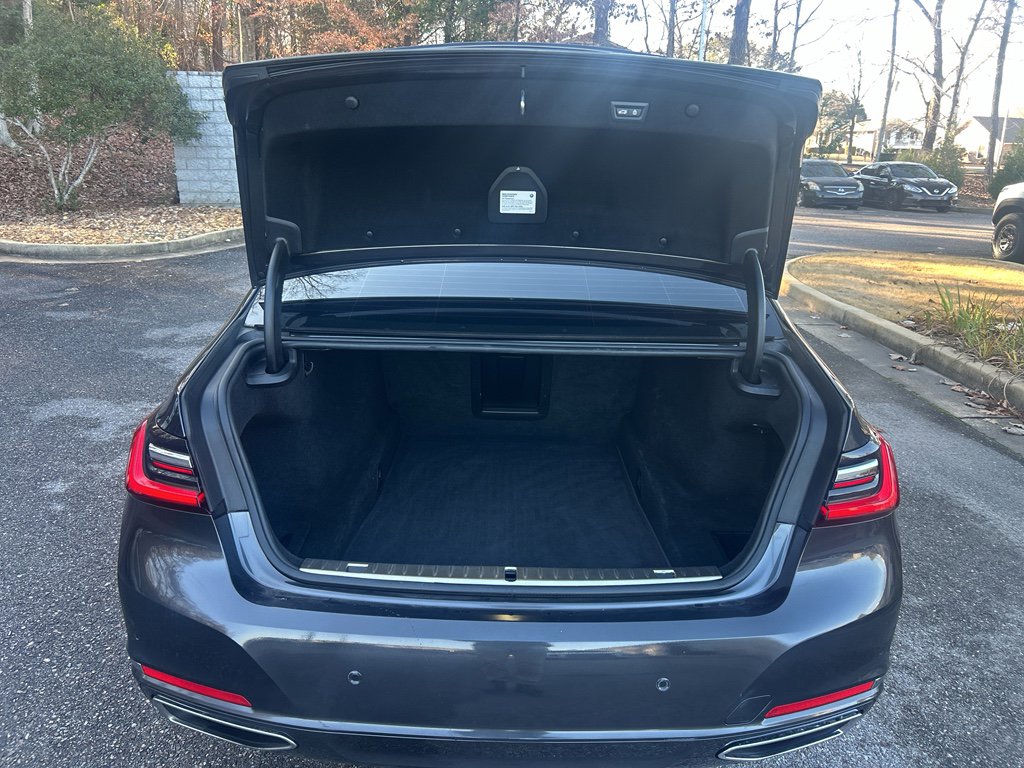 Used 2022 BMW 740i xDrive w/ Premium Package image 9