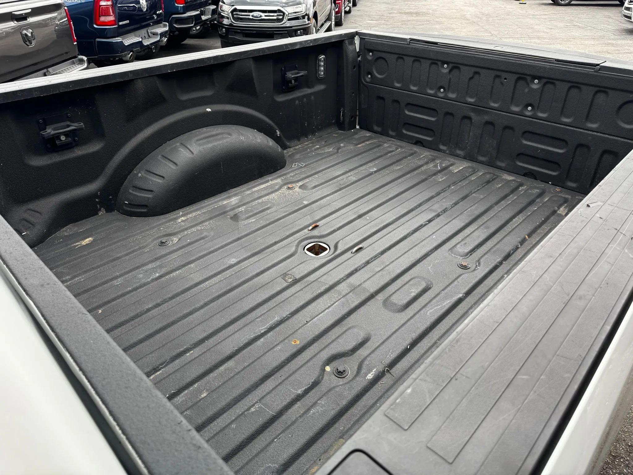 Used 2020 Ford F350 Platinum w/ FX4 Off-Road Package AWD/4WD image 29