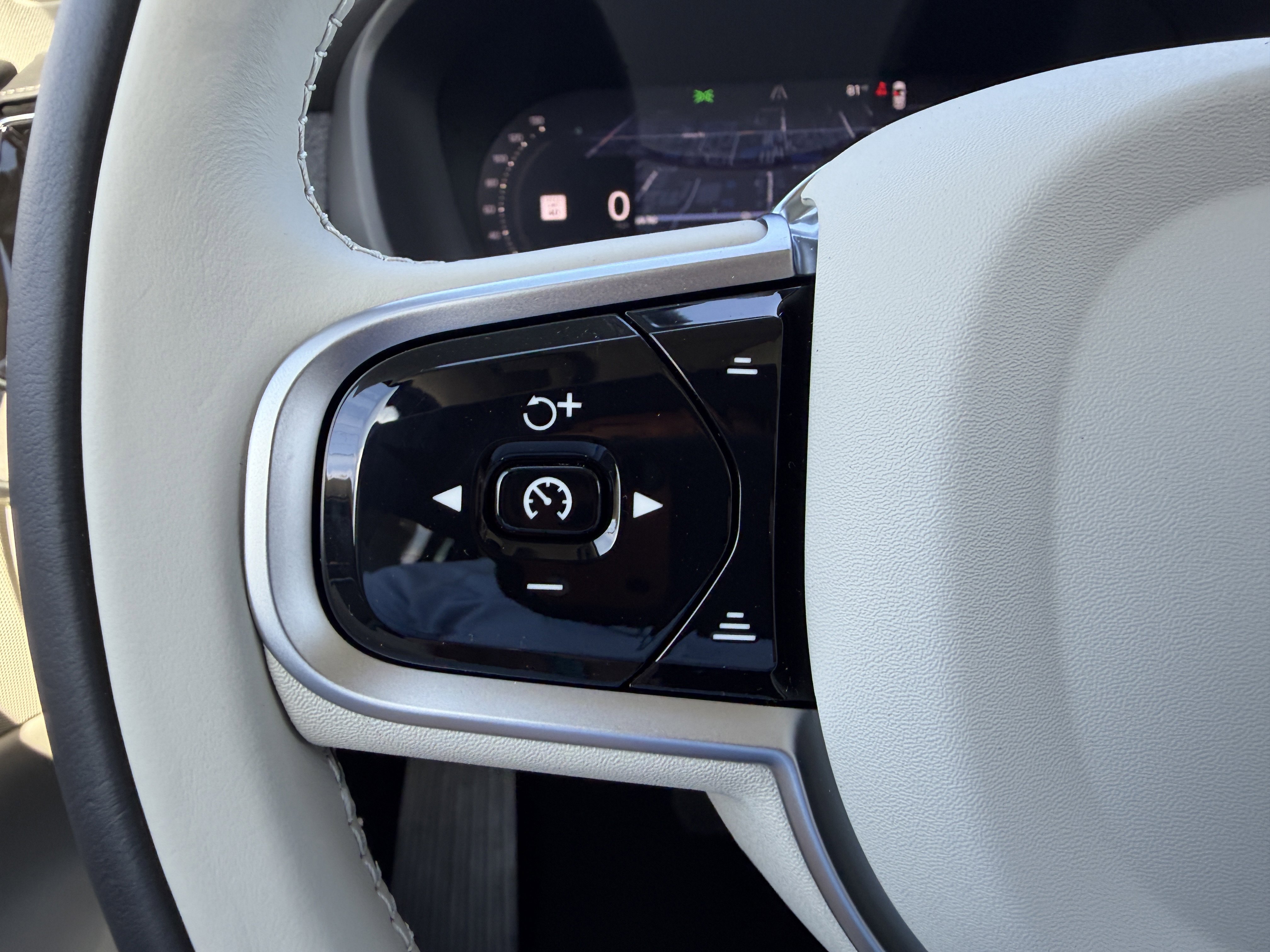 New 2026 Volvo XC90 B5 Ultra image 29