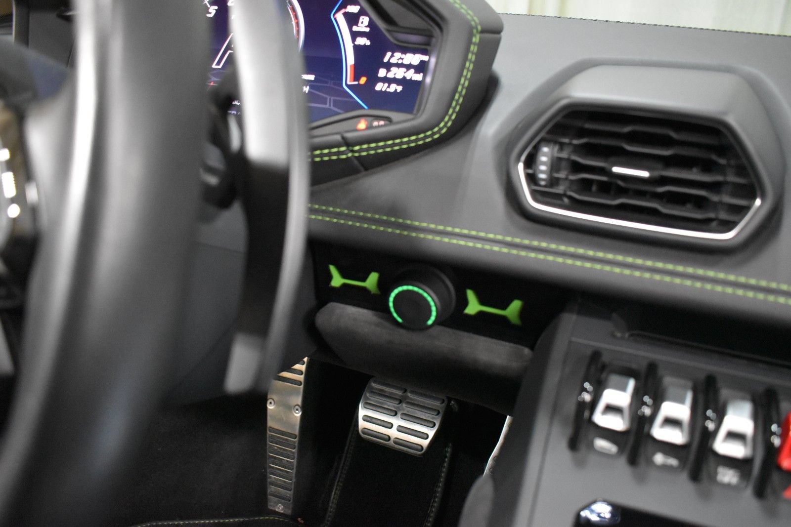 Used 2020 Lamborghini Huracan EVO AWD/4WD image 22