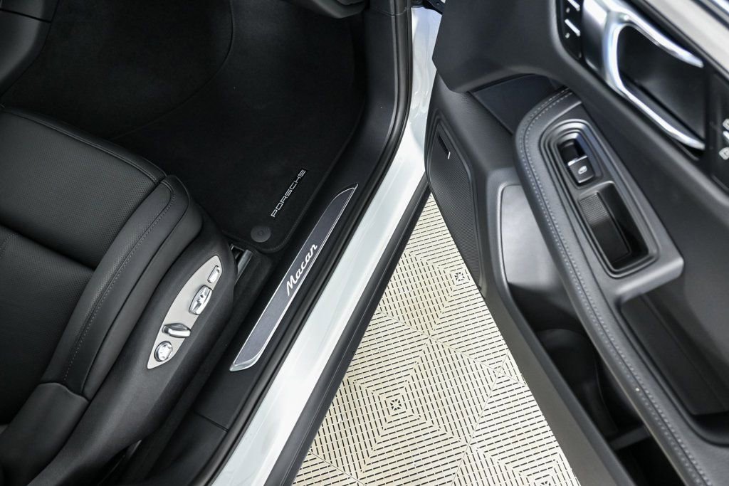 New 2026 Porsche Macan image 26