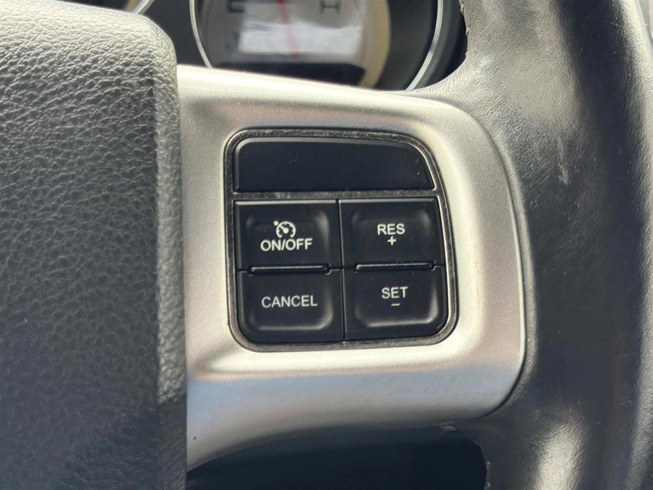 Used 2014 Dodge Challenger SXT image 17