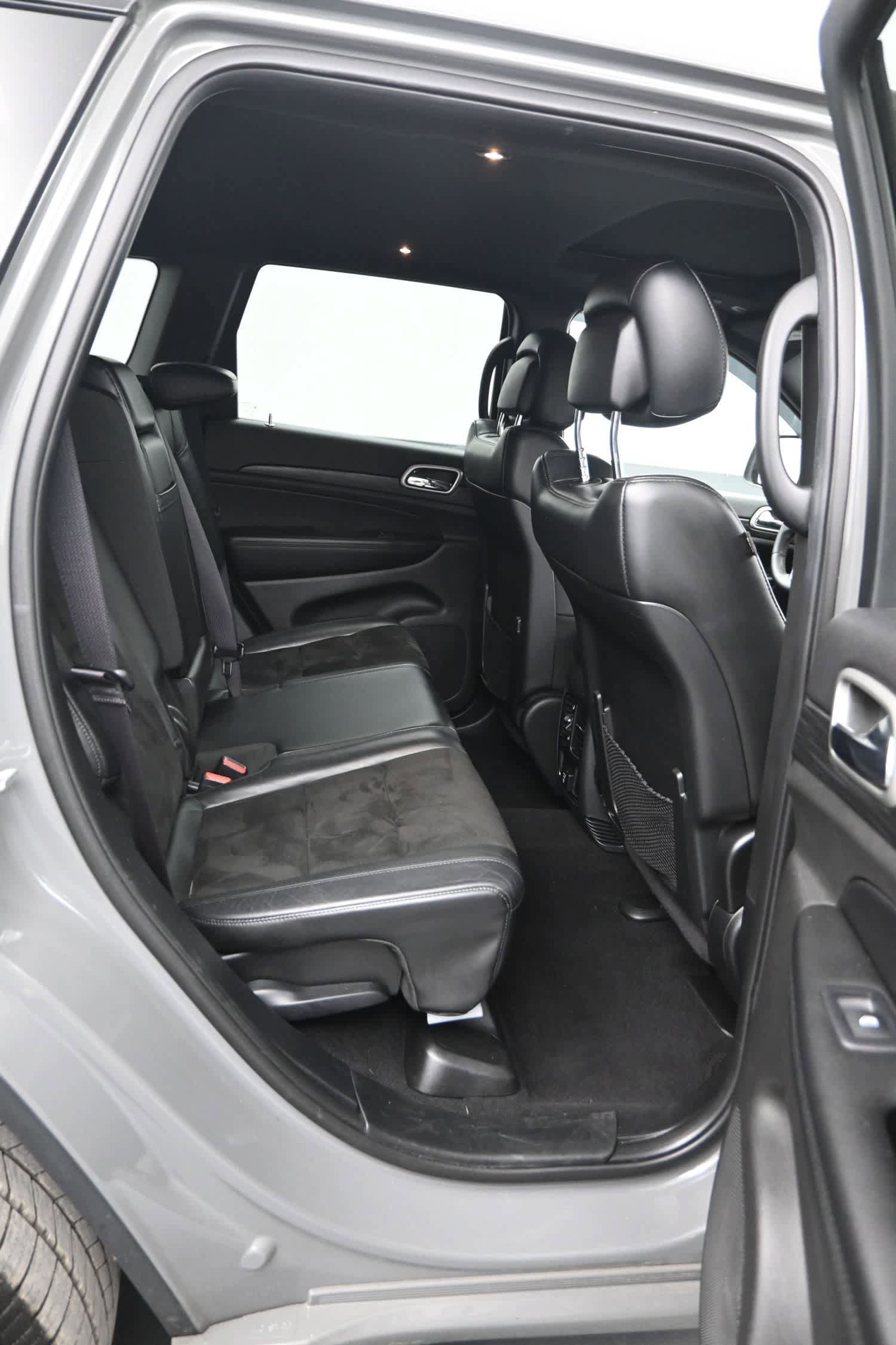 Used 2019 Jeep Grand Cherokee Altitude image 12