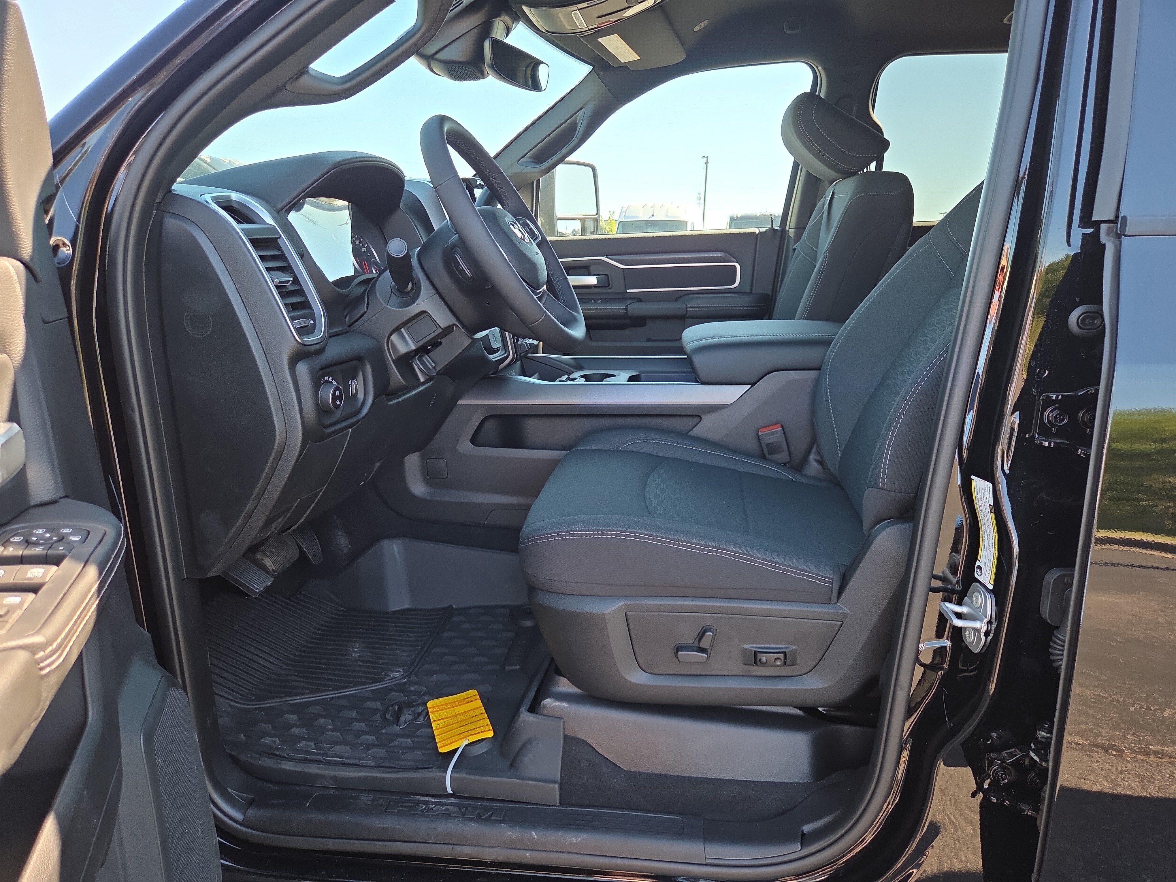 New 2027 RAM 2500 Big Horn AWD/4WD image 4