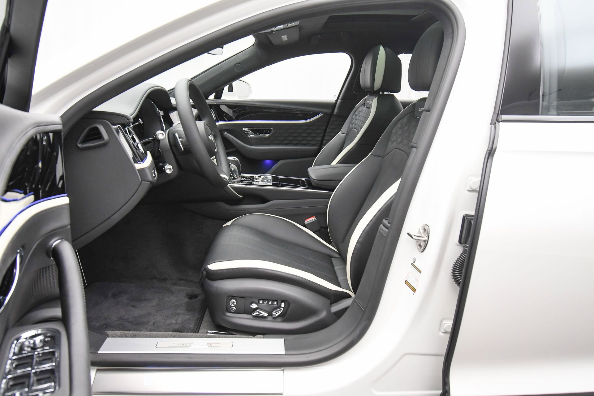 New 2025 Bentley Flying Spur Plug-In Hybrid image 19
