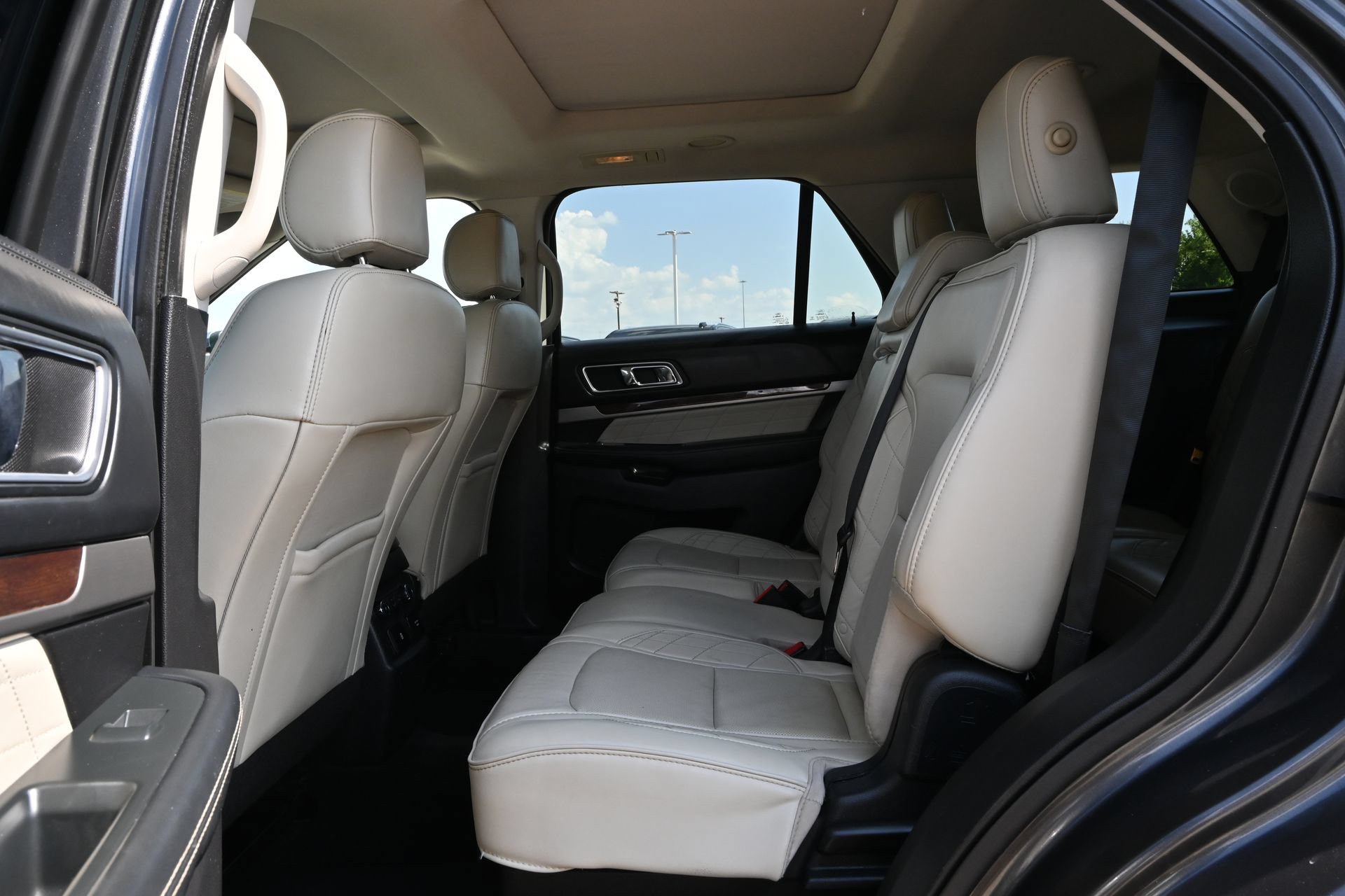 Used 2017 Ford Explorer Platinum AWD/4WD image 21
