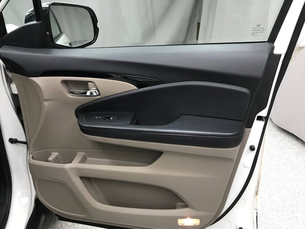 Used 2017 Honda Pilot Elite image 17