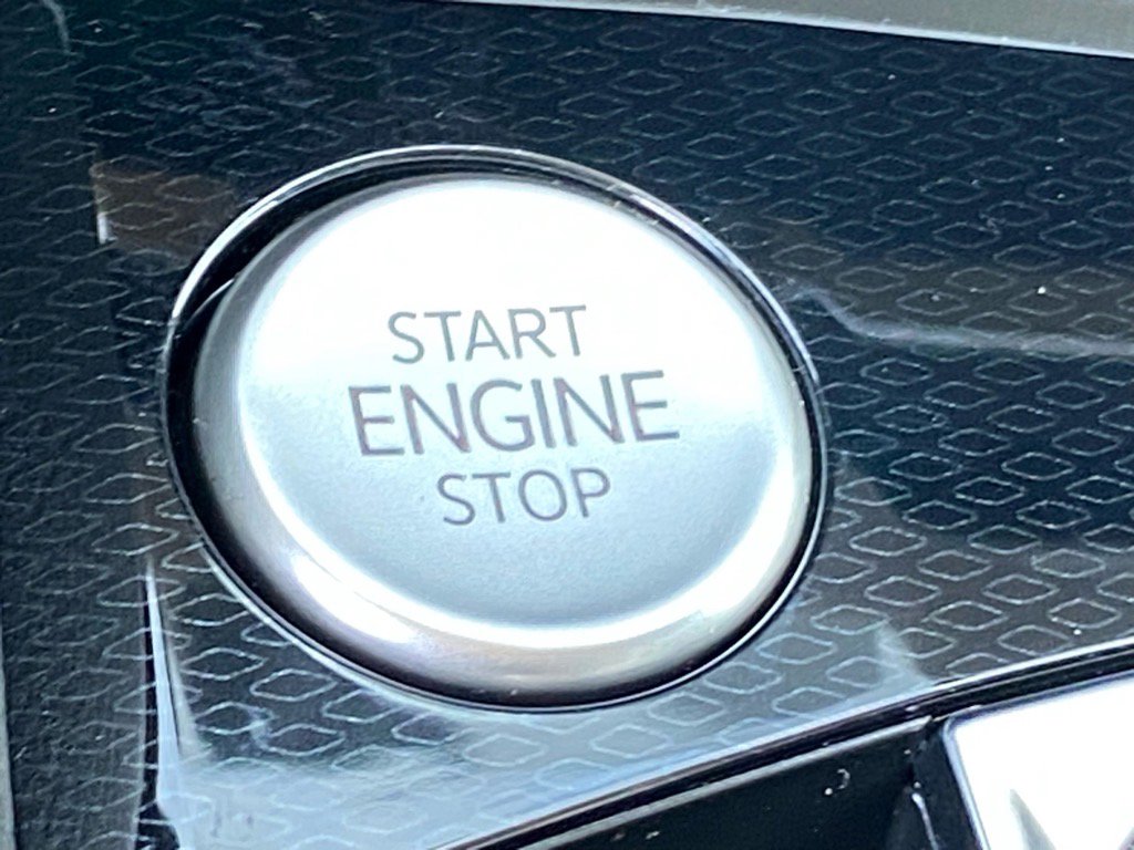 New 2025 Volkswagen Taos SE image 8