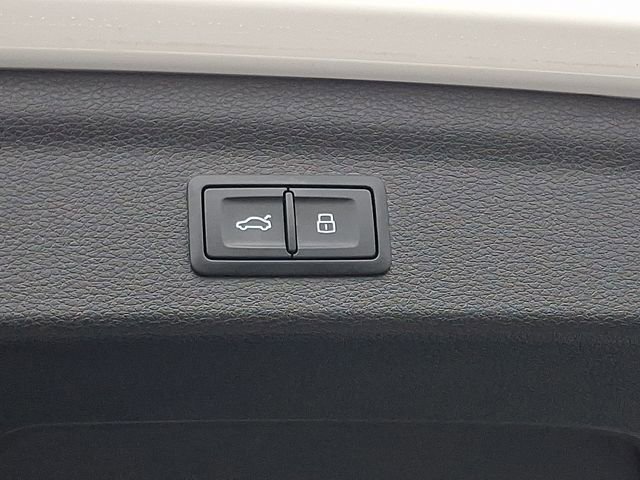 Used 2024 Audi Q3 2.0T Premium image 32