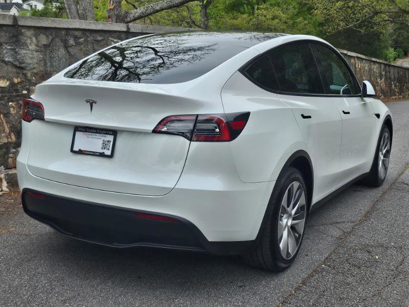 Used 2021 Tesla Model Y Long Range image 10