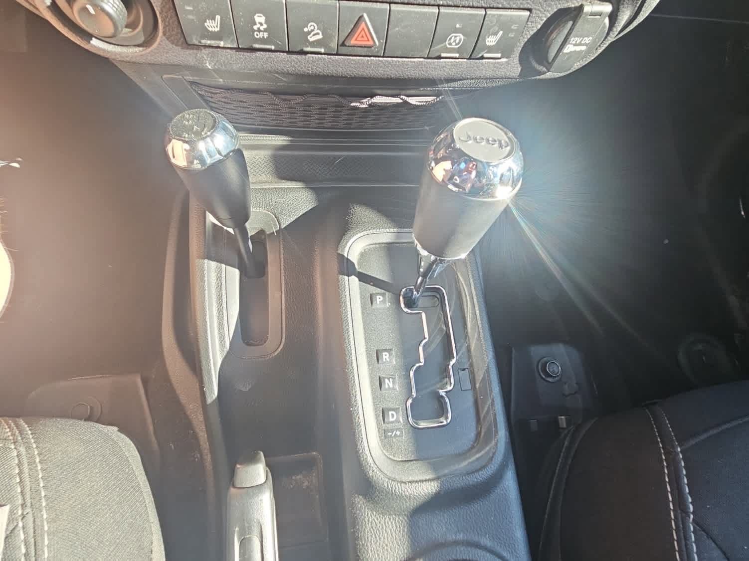 Used 2018 Jeep Wrangler Unlimited Sahara w/ Connectivity Group image 18