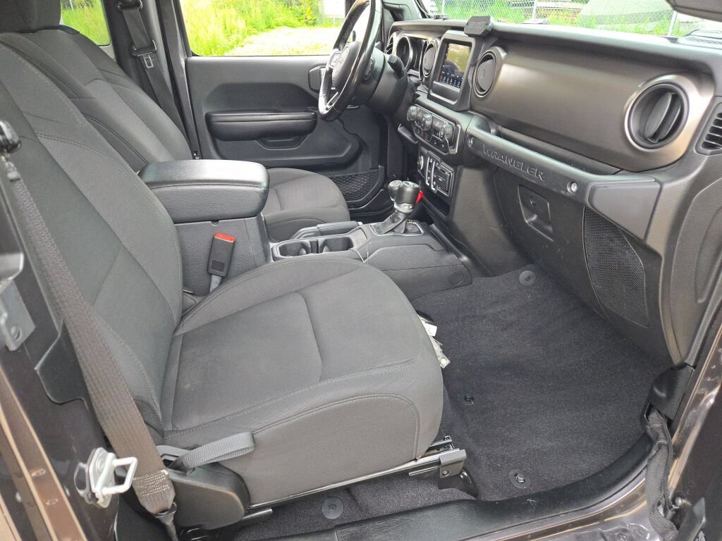 Used 2020 Jeep Wrangler Sport AWD/4WD image 8