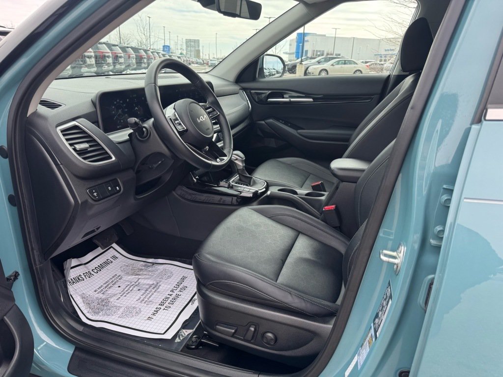 Used 2024 Kia Seltos EX FWD image 11