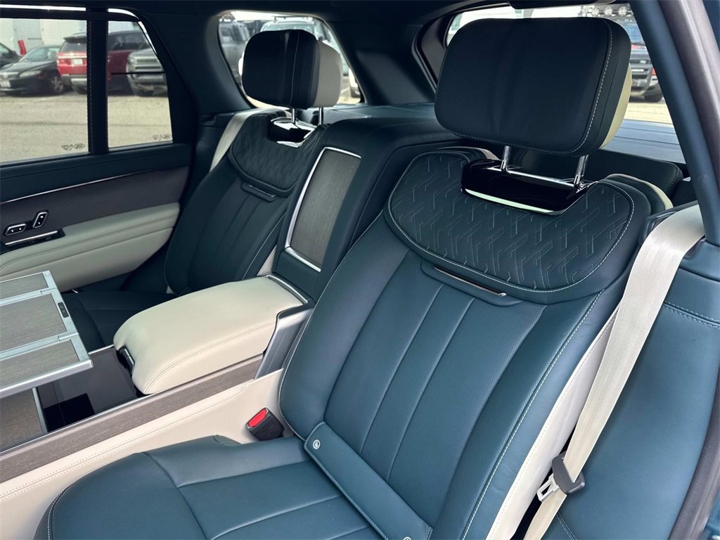 New 2025 Land Rover Range Rover SV image 13