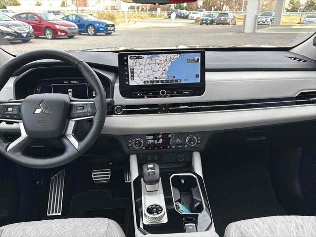 Used 2025 Mitsubishi Outlander SEL image 39
