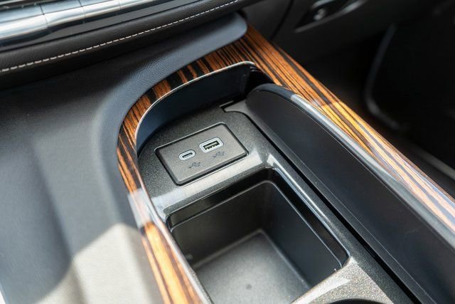 Used 2024 Cadillac Escalade Premium Luxury w/ Performance Package image 60