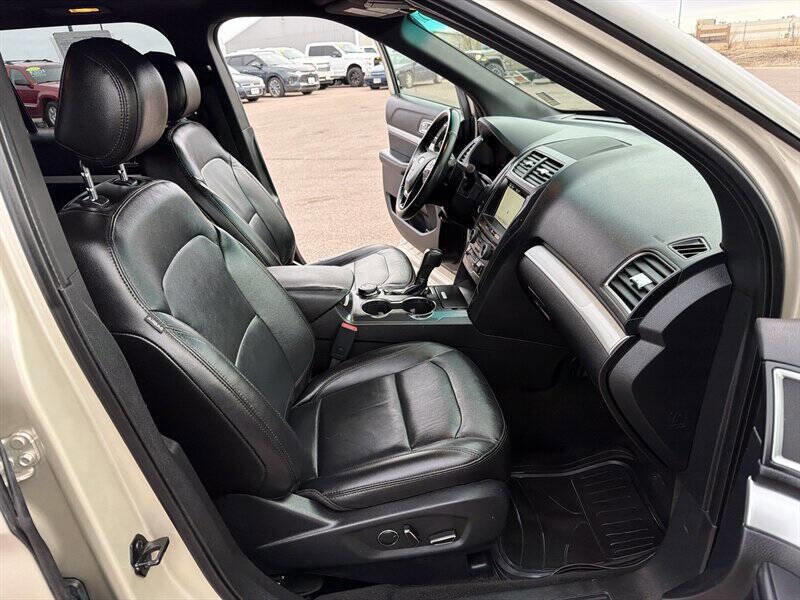 Used 2017 Ford Explorer XLT w/ Equipment Group 202A image 22