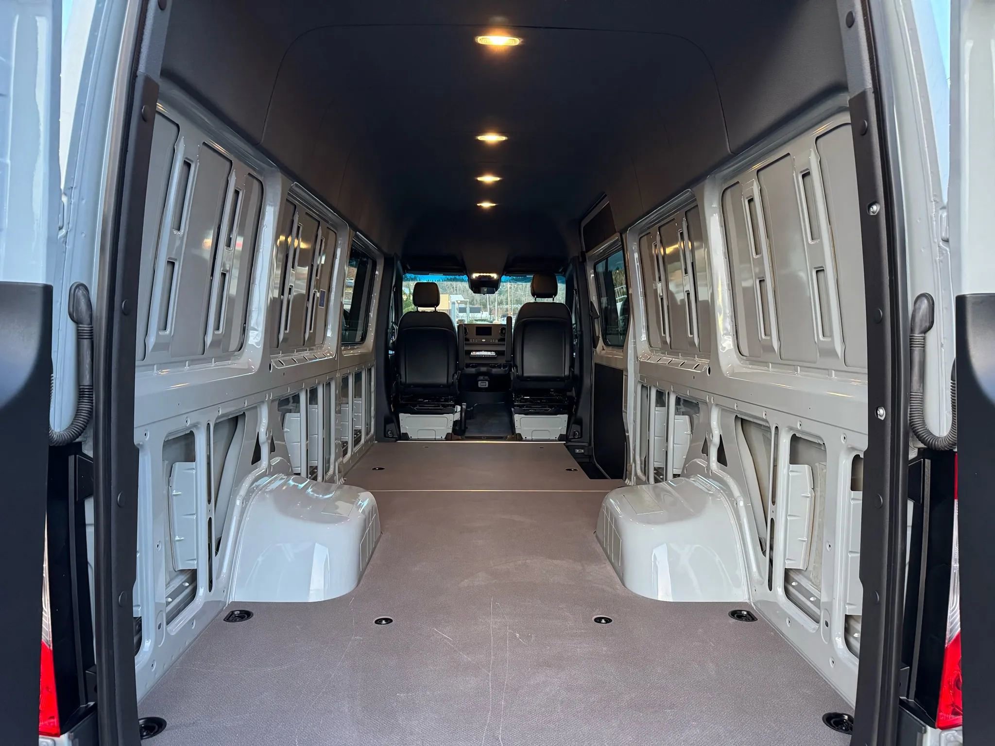 Used 2021 Mercedes-Benz Sprinter 3500 image 28