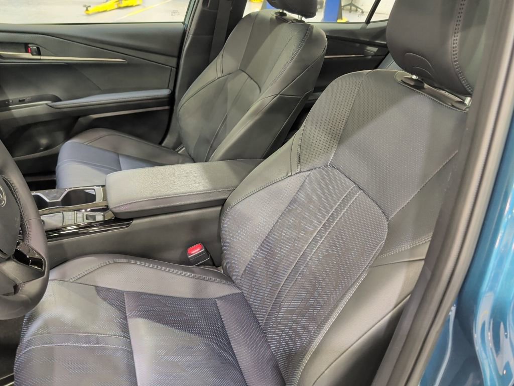 Used 2025 Toyota Camry XSE image 9