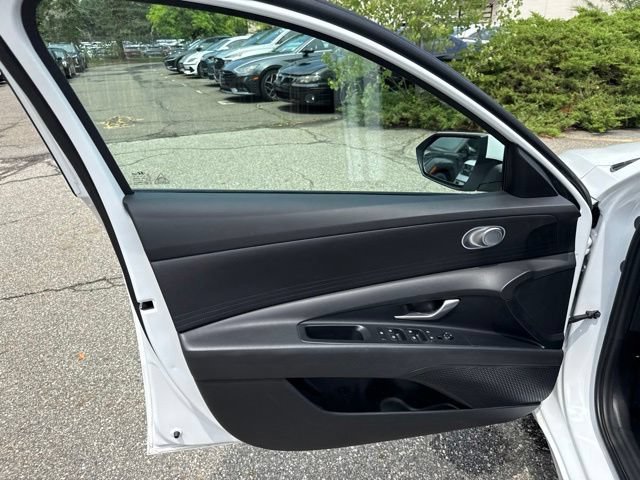 Used 2025 Hyundai Elantra SE FWD image 32