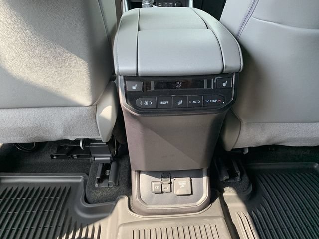 Certified 2026 Toyota Highlander Platinum AWD/4WD image 33