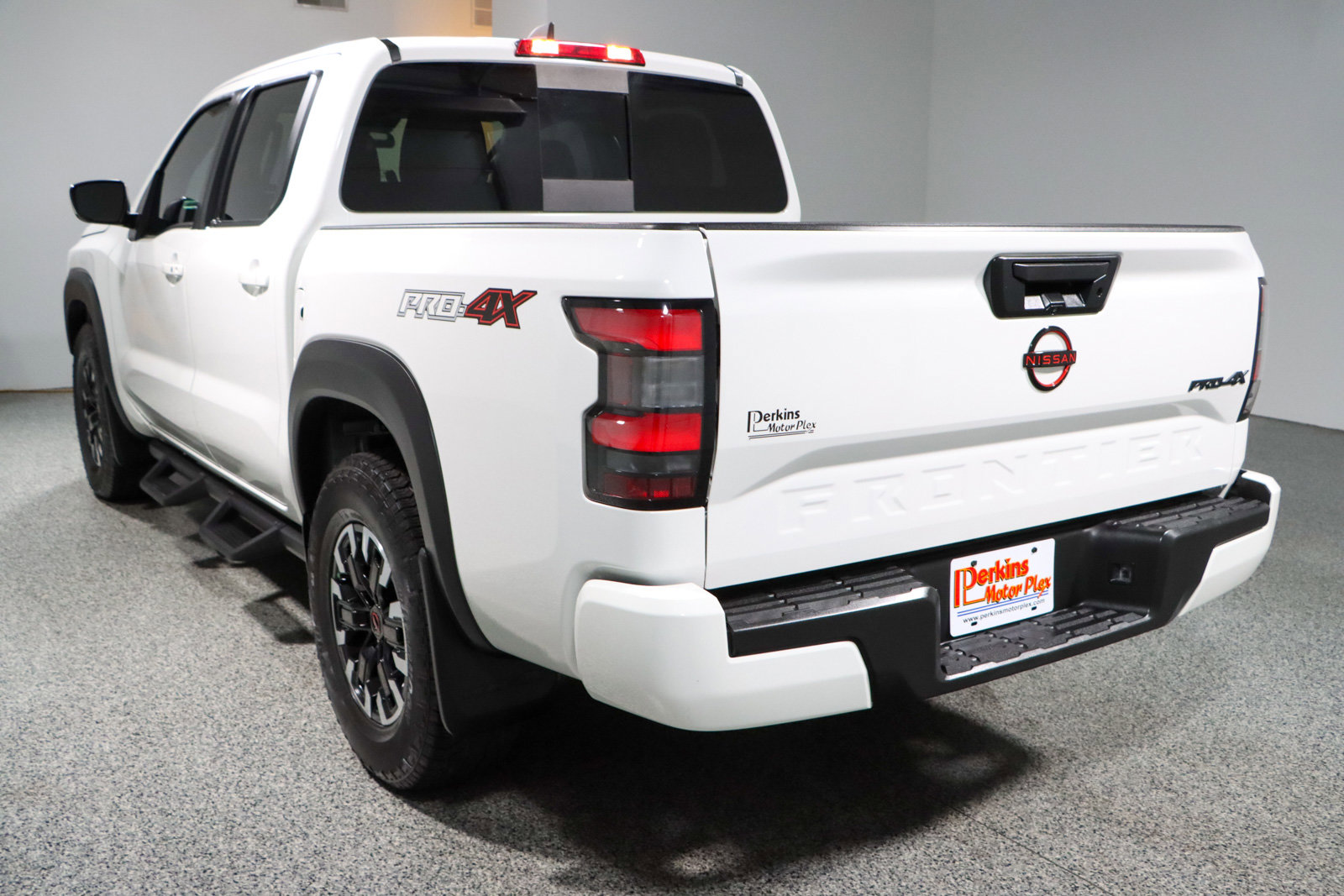 Used 2024 Nissan Frontier PRO-4X w/ Off-Road Protection Package image 9