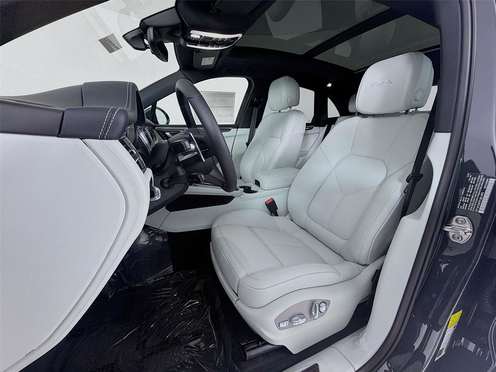 New 2026 Porsche Macan GTS image 5