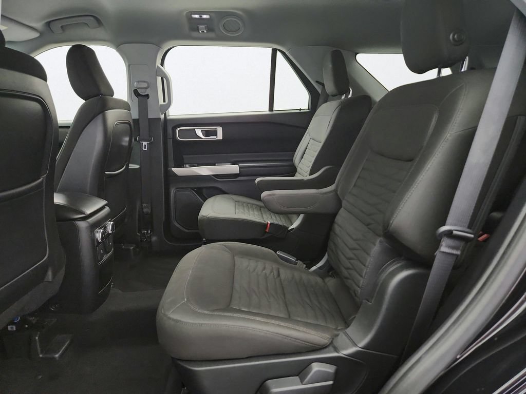 Used 2020 Ford Explorer XLT w/ Comfort Package RWD image 20
