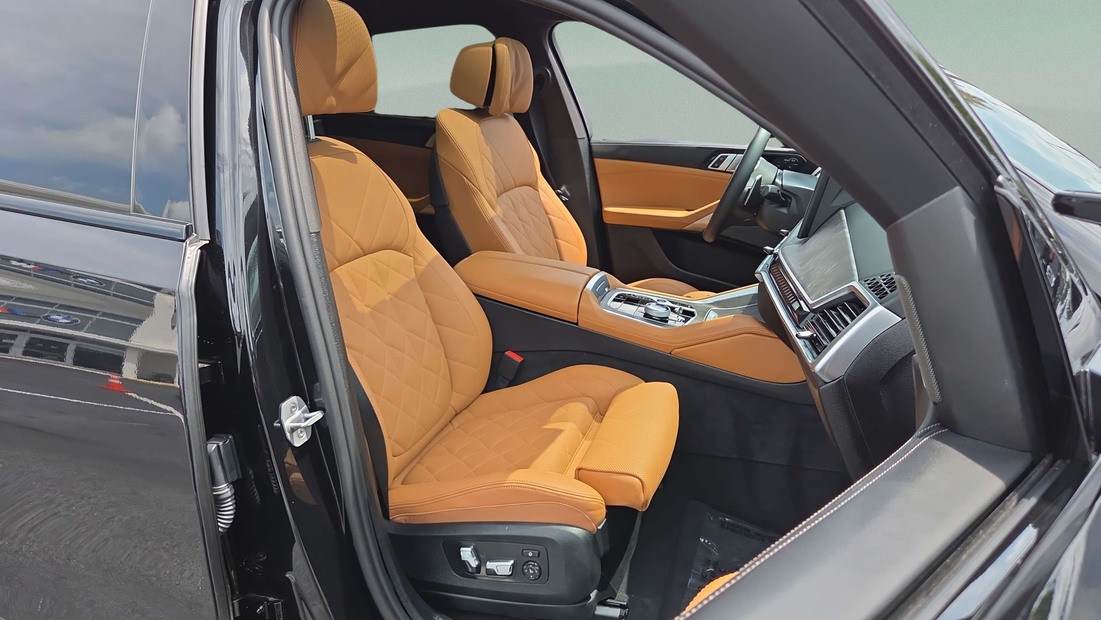 Used 2025 BMW X6 M60i AWD/4WD image 17