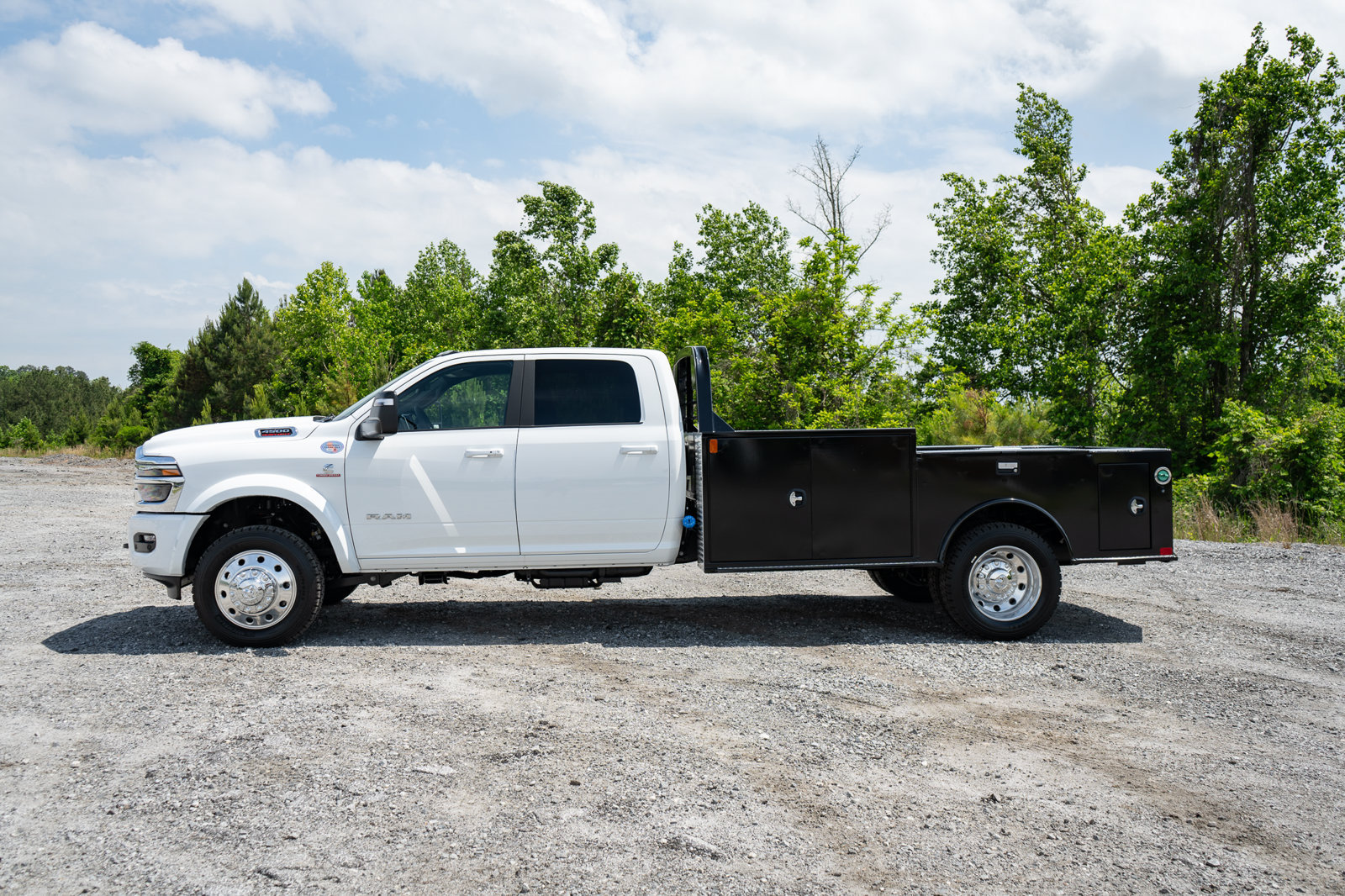 New 2026 RAM 4500 4x4 Crew Cab DRW w/ Laramie Trim Package image 14