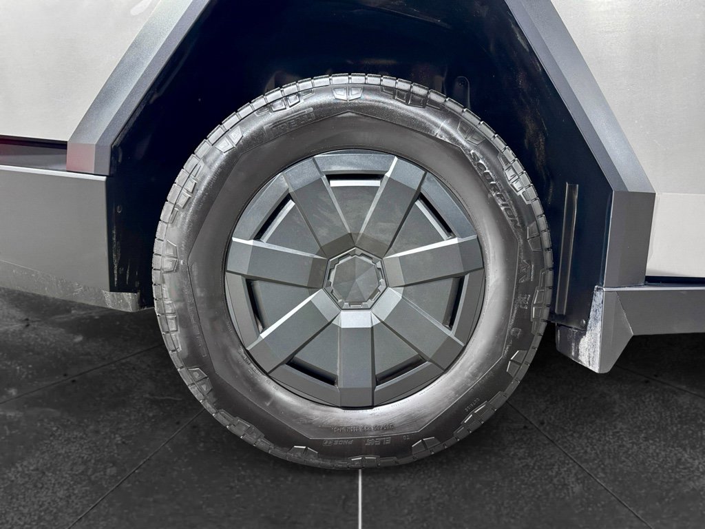 Used 2025 Tesla Cybertruck AWD Crew Cab image 36