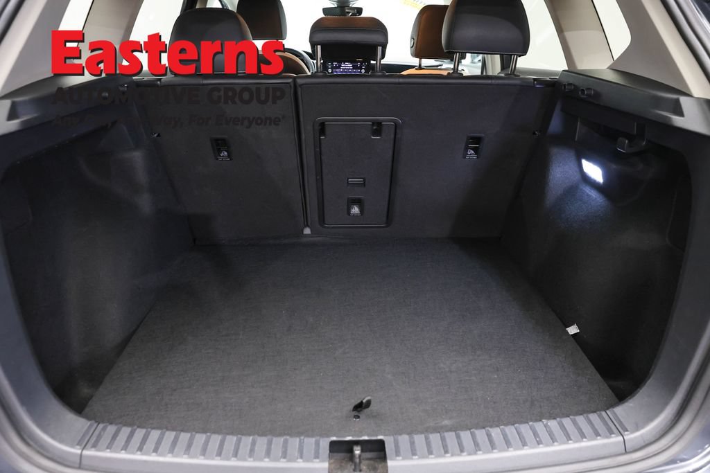 Used 2025 Volkswagen Taos SE AWD/4WD image 9