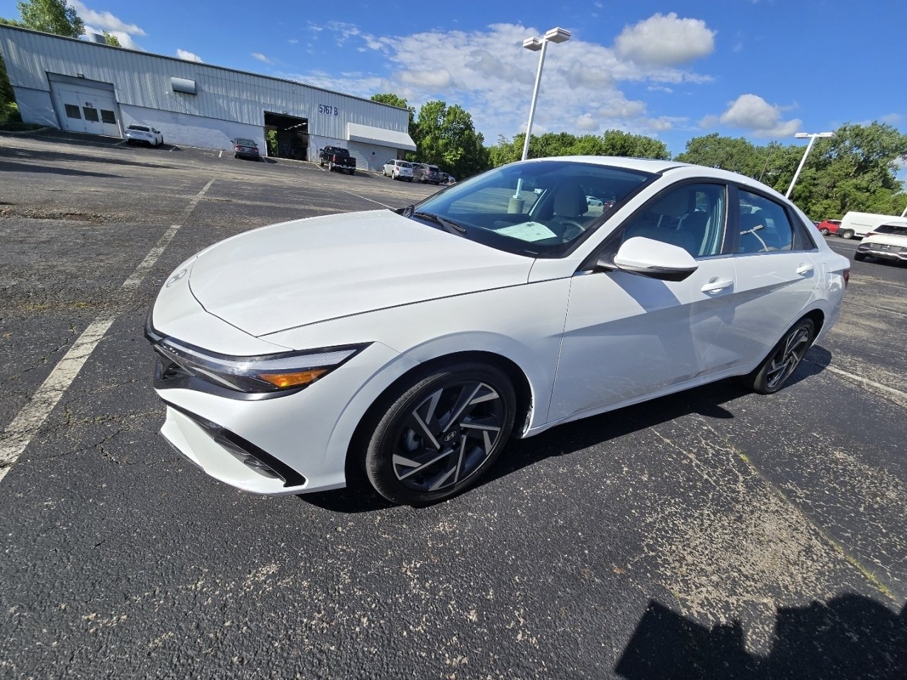 Used 2025 Hyundai Elantra Limited FWD image 4