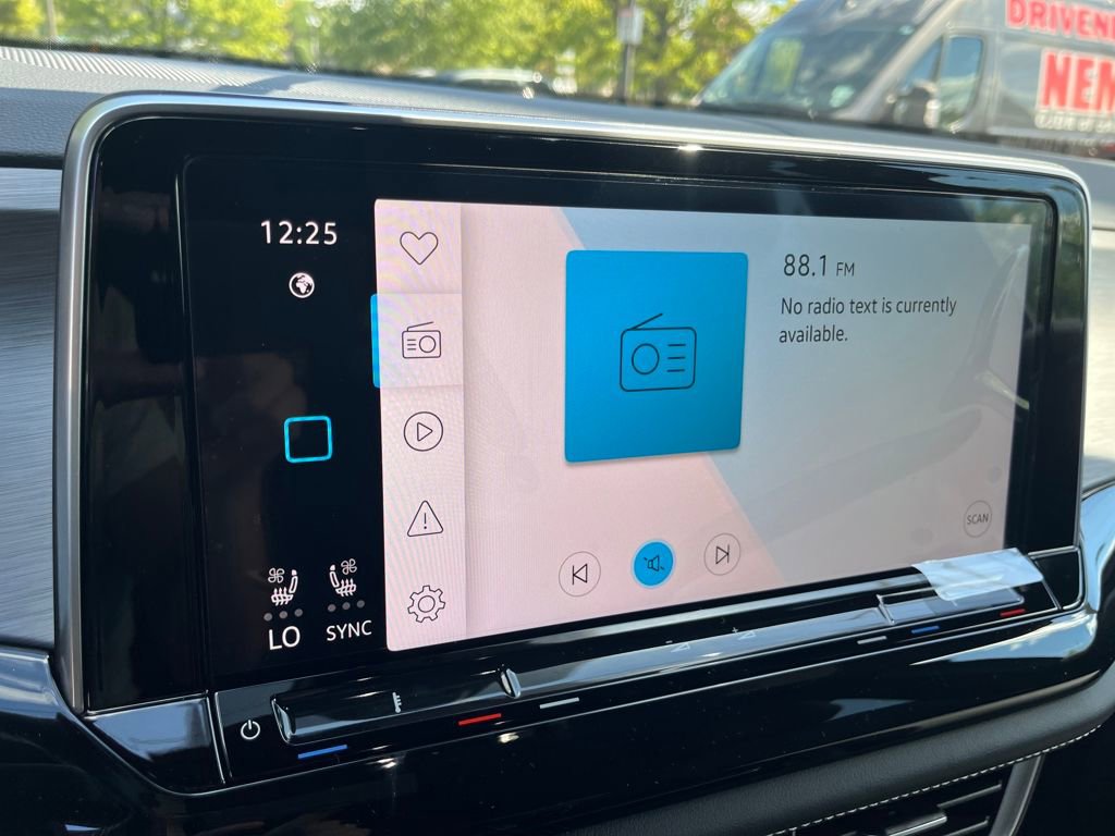 New 2026 Volkswagen Atlas Cross Sport SE image 11