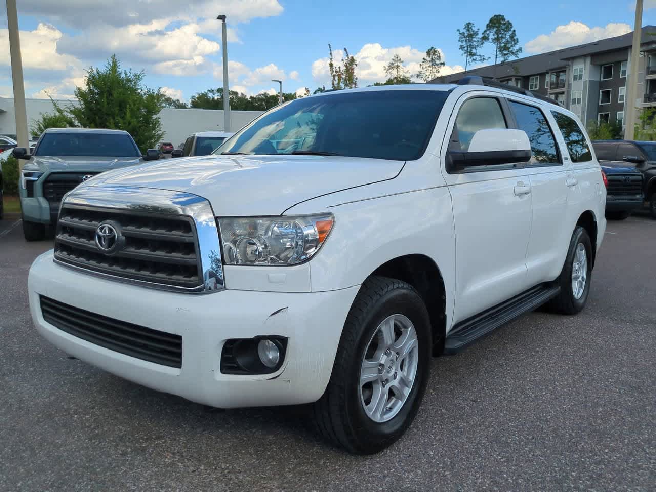 Used 2014 Toyota Sequoia SR5 w/ Premium Package AWD/4WD image 2