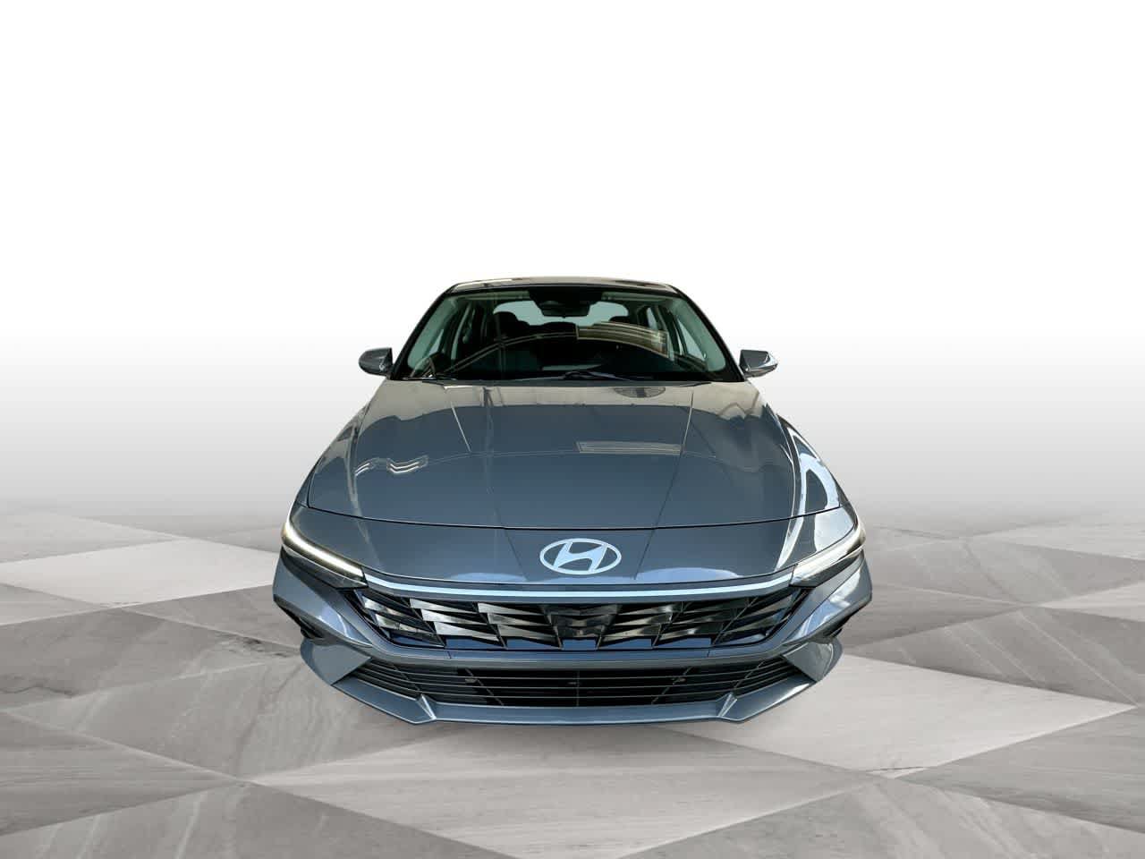 Used 2026 Hyundai Elantra SE FWD image 3