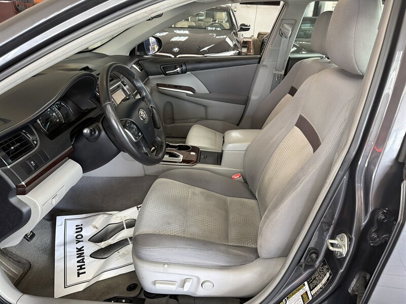 Used 2012 Toyota Camry XLE w/ Convenience Pkg FWD image 9