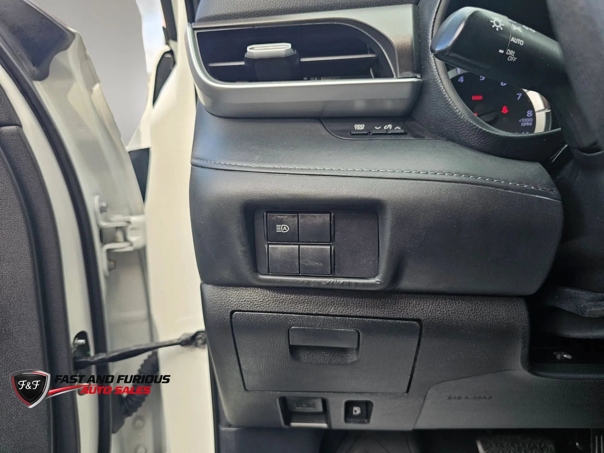 Used 2020 Toyota Highlander L AWD/4WD image 34