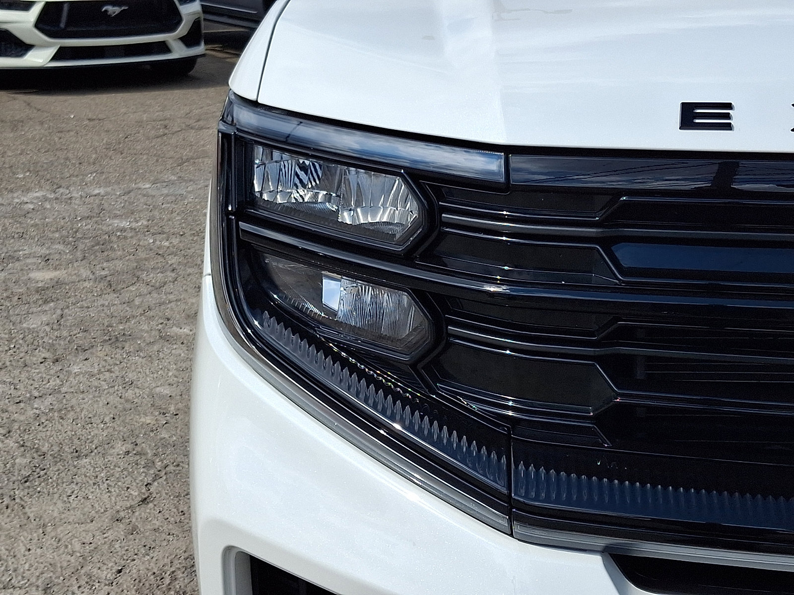 Used 2025 Ford Expedition Platinum w/ Stealth Performance Package image 9