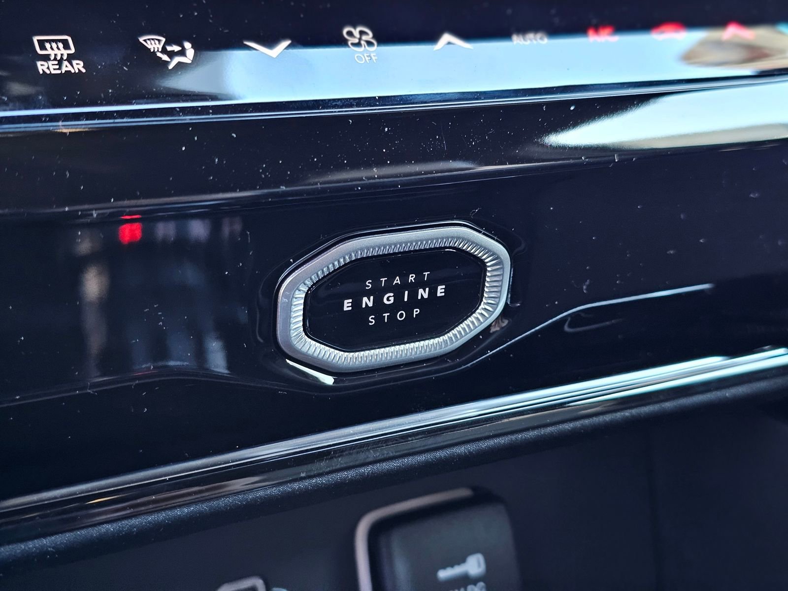 New 2026 Jeep Grand Cherokee Altitude image 13