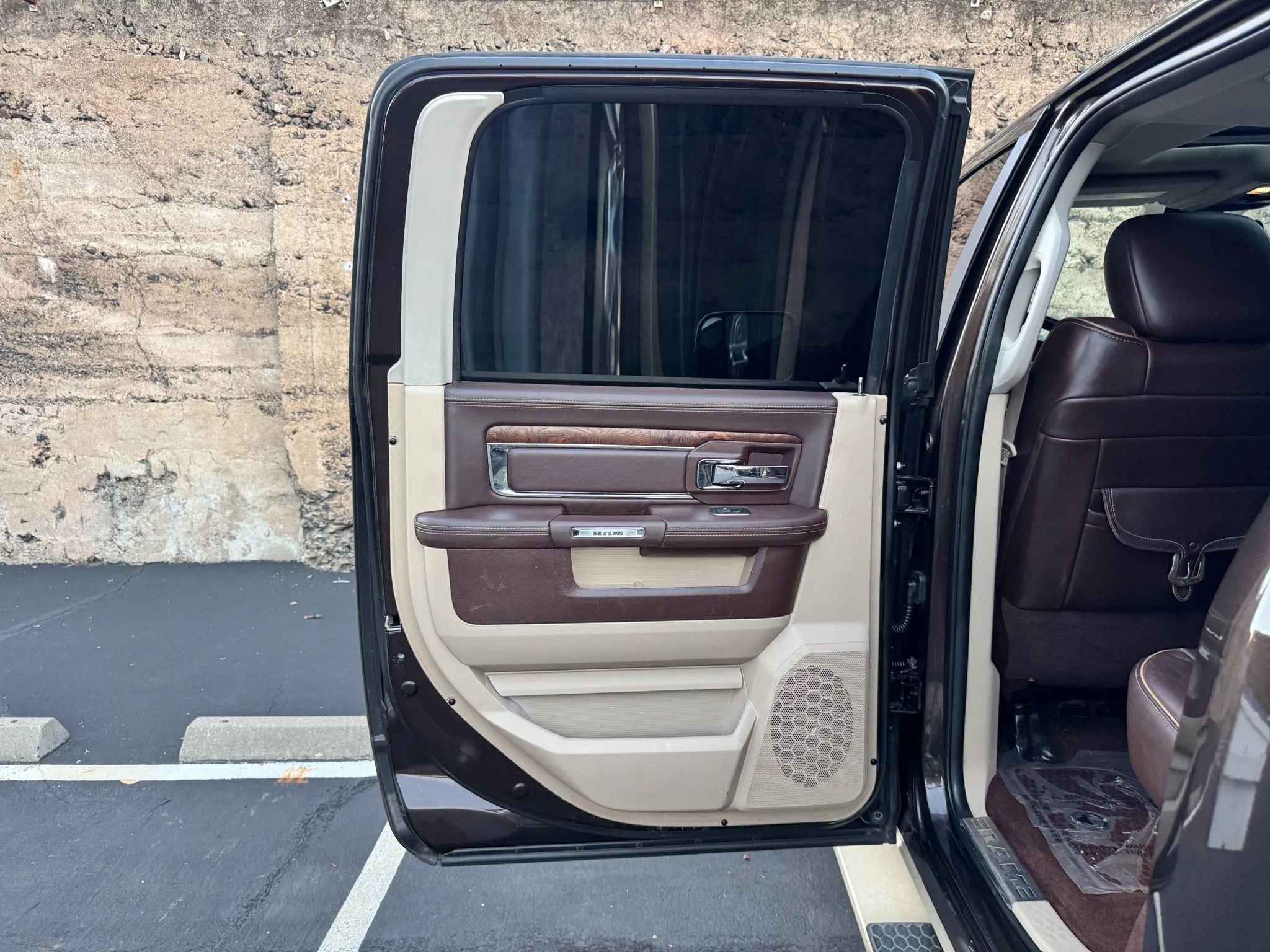 Used 2016 RAM 2500 Longhorn w/ Convenience Group AWD/4WD image 19