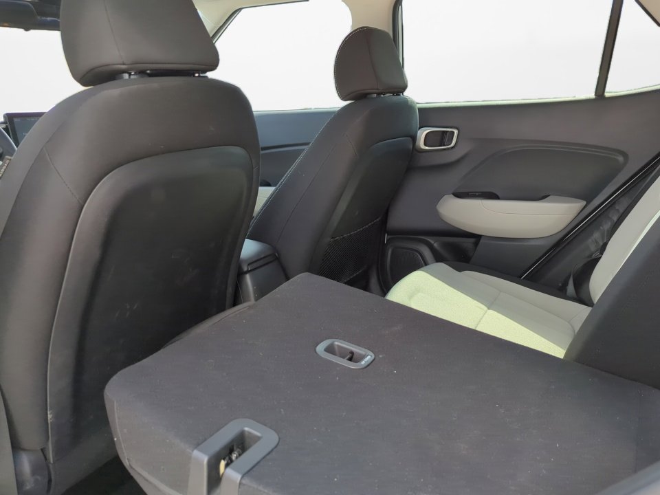 Used 2023 Hyundai Venue SEL image 16