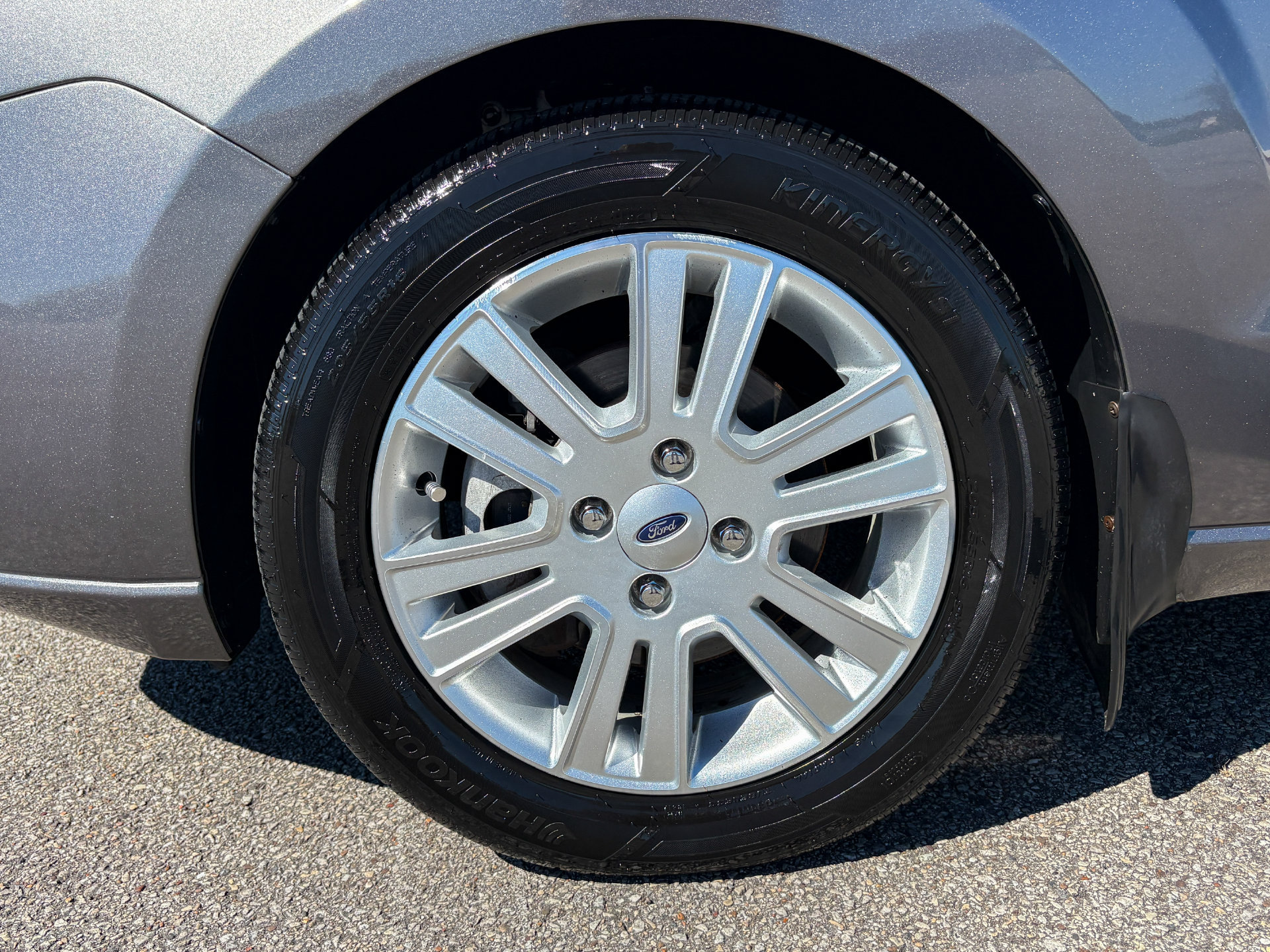 Used 2010 Ford Focus SEL FWD image 22