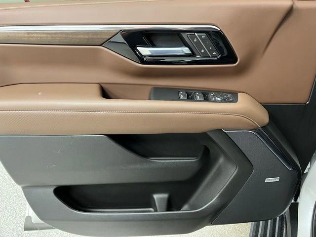 Used 2025 Chevrolet Tahoe High Country AWD/4WD image 23
