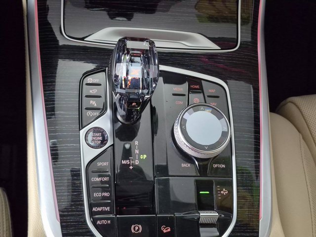 Used 2022 BMW X7 M50i image 17