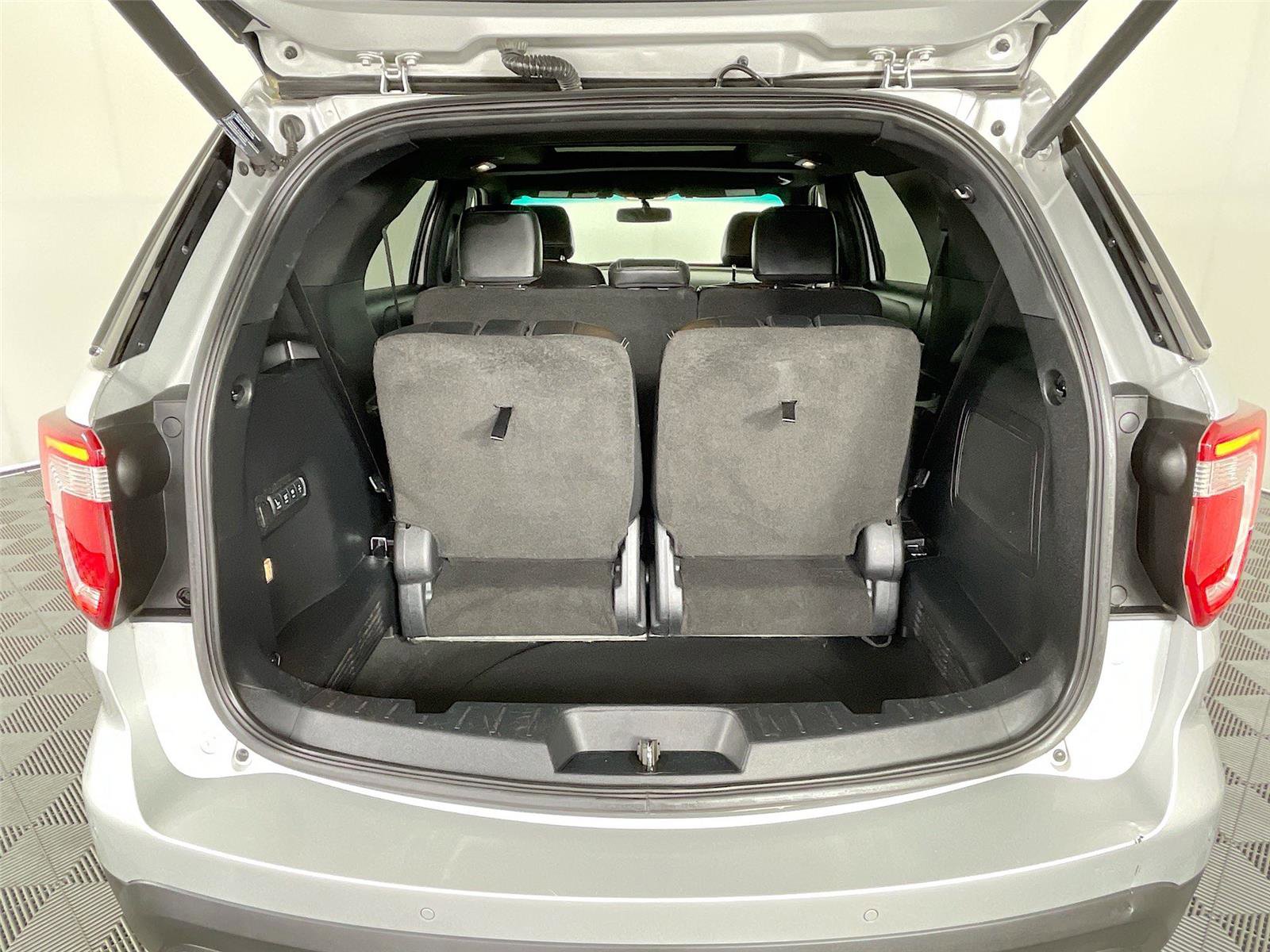 Used 2016 Ford Explorer Limited image 29